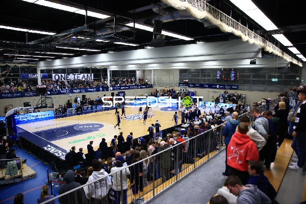 Spielszene mit MLP Academics Heidelberg und Basketball Nymburg