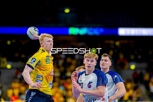 Wurf Jon Lindenchrone Andersen (42;Rhein Neckar Löwen) in Aktion