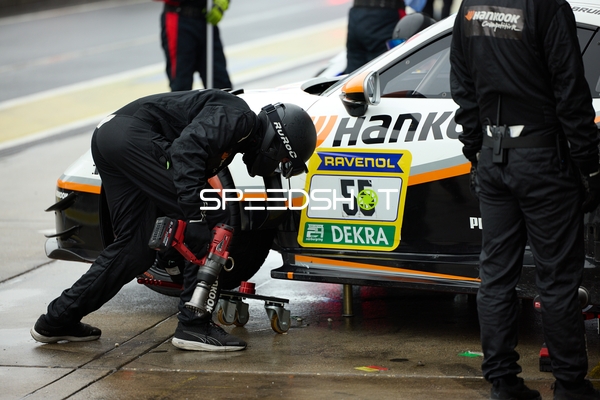 Hankook Competition (55): Jongkyum Kim, Marco Holzer, Roelof Bruins, Steven Cho Boxenstopp am Nürburgring