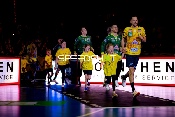 Einlauf Rhein Neckar Löwen David Späth (29;Rhein Neckar Löwen), Mikael Appelgren (1;Rhein Neckar Löwen), Patrick Groetzki (24;Rhein Neckar Löwen)