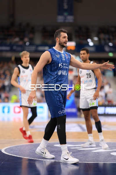 Paul Zipser (9; MLP Academics Heidelberg) auf dem Spielfeld