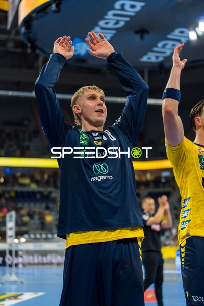 Edwin Aspenbäck (78; Rhein Neckar Löwen) positioniert sich