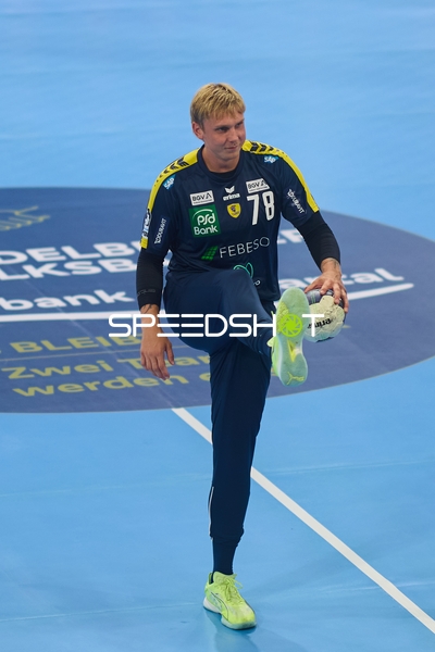 Fabian Schwarzer (78; Rhein Neckar Löwen) in Position