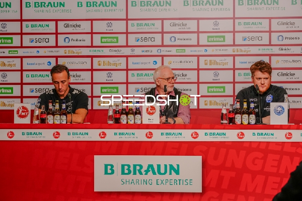 Szene mit Roberto García Parrondo (998; MT Melsungen) bei Pressekonferenz