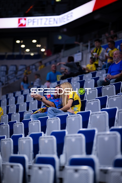 Fans auf der Tribüne