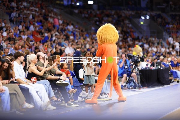 Maskottchen und Fans