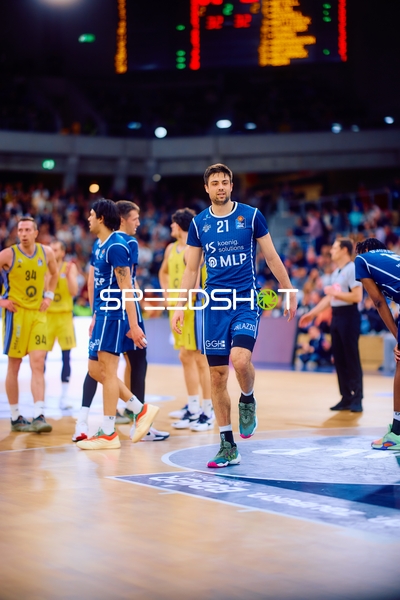 Spieler von MLP Academics vor Spielbeginn auf dem Feld