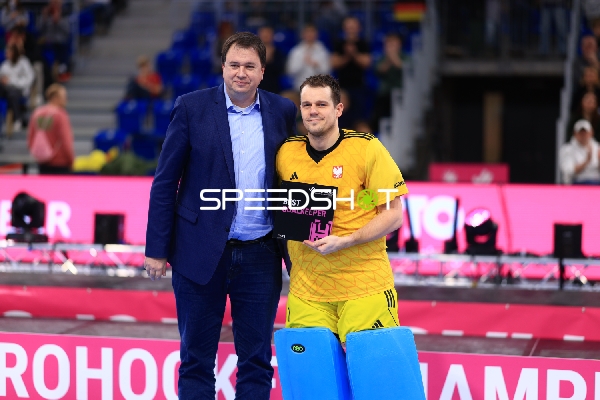 Bester Torwart Mateusz POPIOLKOWSKI (1; Polen) ausgezeichnet