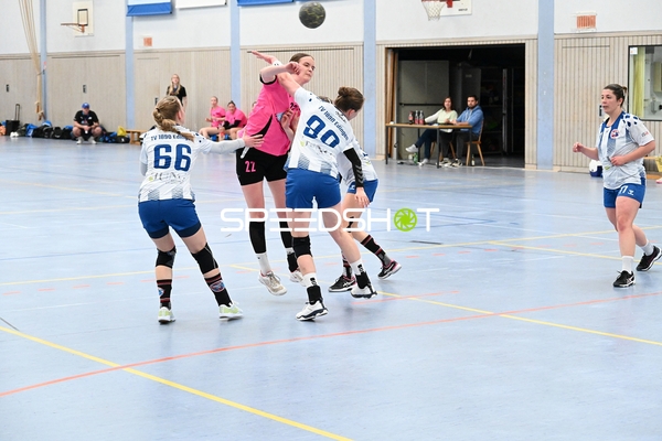 Spieler Nummer 22 von SG Nussloch beim Wurf gegen Tv Edingen