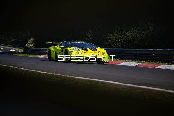 Rennfahrzeug auf der Rennstrecke