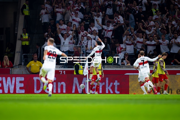 Torjubel von Bilal El Khannouss (11; VfB Stuttgart) und Maximilian Mittelstädt (7; VfB Stuttgart)