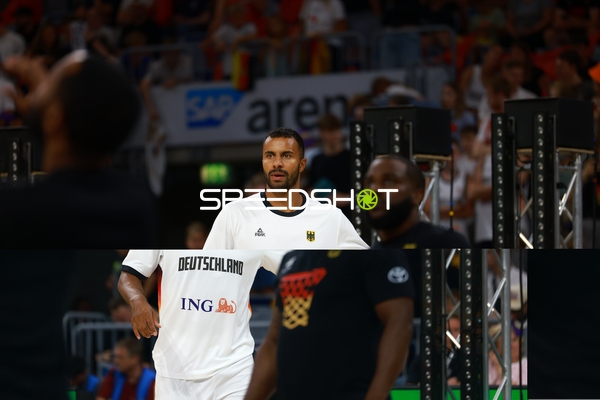 Franz Wagner (9; Deutschland) in Position