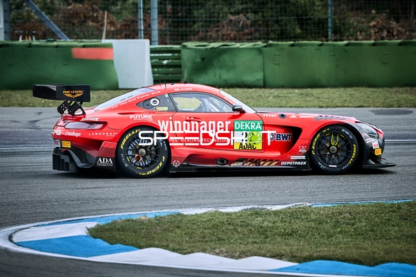 Rennfahrzeug in der Boxengasse