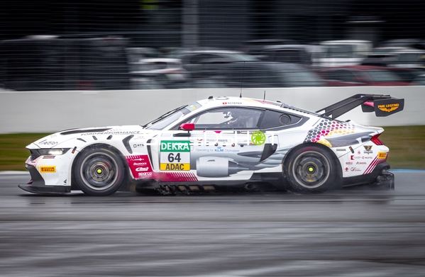 Rennfahrzeug auf dem Hockenheimring