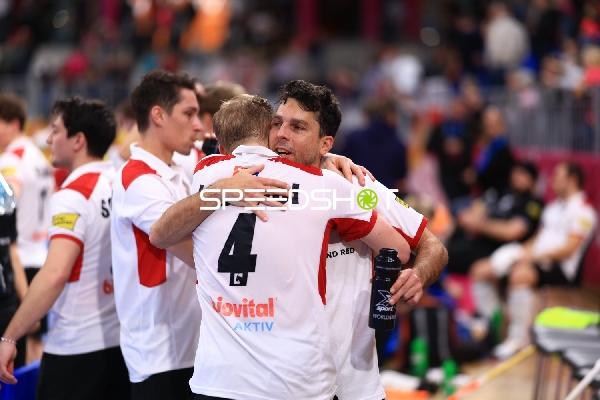 Benjamin STANZL (13; Österreich) und Sebastian EITENBERGER (5; Österreich) nach Spielende