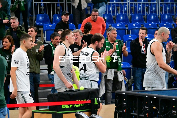 Auswechslung mit Evans Rapieque (21; Gladiators Trier), John Stuart Mann (24; Gladiators Trier) und Maik Zirbes (33; Gladiators Trier)