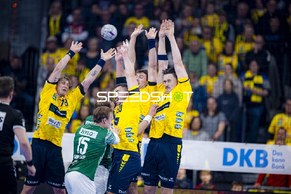 Block von Robert Timmermeister (7; Rhein Neckar Löwen), Steven Plucnar Jacobsen (9; Rhein Neckar Löwen), Edwin Aspenbäck (78; Rhein Neckar Löwen) und Jannik Kohlbacher (80; Rhein Neckar Löwen)