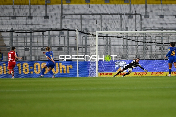 Torwartparade Jasmin Janning (1; CZJ) gegen Sophie Weidauer (9; 1. FC Union Berlin)