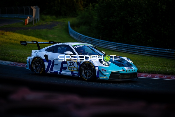 Fahrzeug auf der Rennstrecke