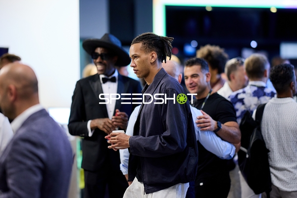 Ringside-Zone Face-Off