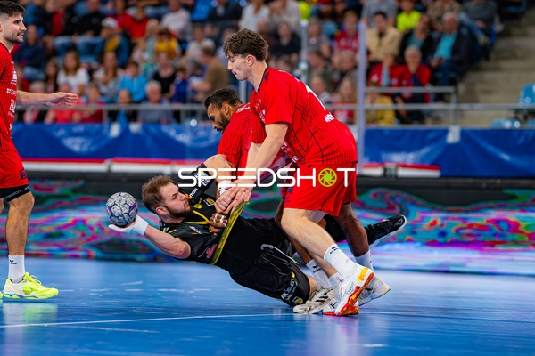 Juan De la Pena (13; SG BBM Bietigheim) und Fynn Nicolaus (14; SG BBM Bietigheim) verteidigen