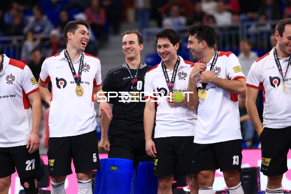 Sebastian EITENBERGER (5; Österreich) und Benjamin STANZL (13; Österreich) feiern Gold