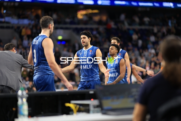 Szene mit Erol Ersek (11; MLP Academics Heidelberg) und Eric Reed Jr. (43; MLP Academics Heidelberg)