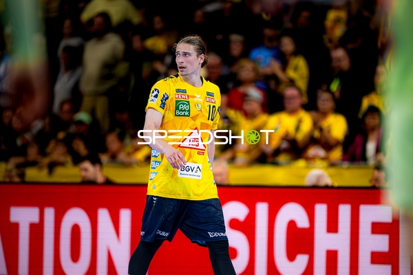 Juri Knorr in Position