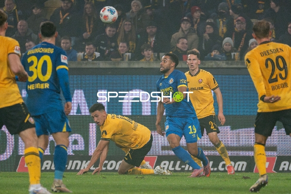 Zweikampf um den Ball