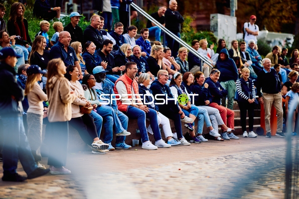 Zuschauer bei Teamvorstellung