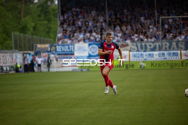 Dribbling Jan Mejdr (19, FC Hansa Rostock)