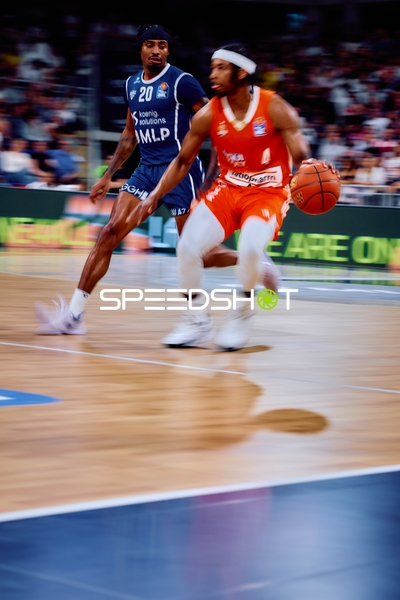 Defense von Michael Weathers (20;MLP Academics Heidelberg) gegen 