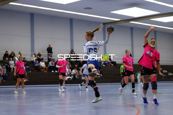 Dramatischer Wurfversuch in der 1. Halbzeit