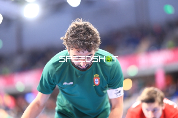 Fabio Vieira (13; Portugal) fokussiert im Vordergrund