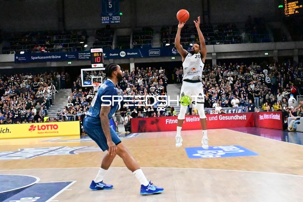 Urald King (20; Gladiators Trier) wirft