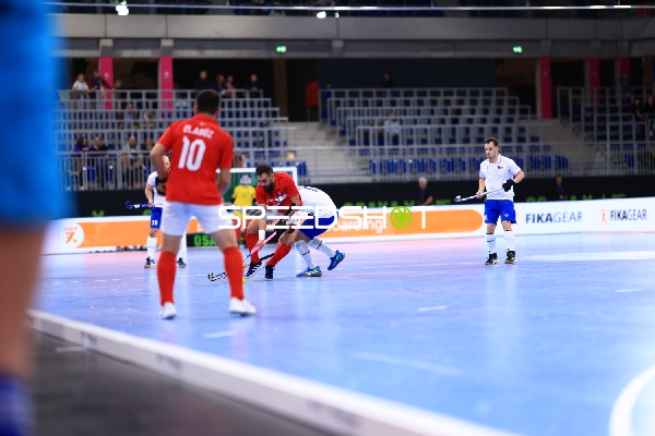 Zweikampf zwischen Müslüm ELAGÖZ (10; Türkei) und Ondrej SOUKUP (20; Tschechien)