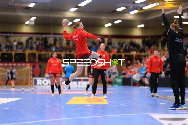 Szene mit Nina Engel (6; HSG Bensheim/Auerbach) und Matilda Ehlert (10; HSG Bensheim/Auerbach)