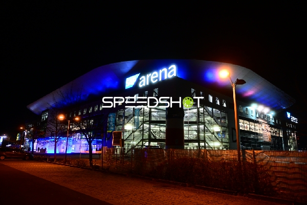 SAP Arena bei Nacht