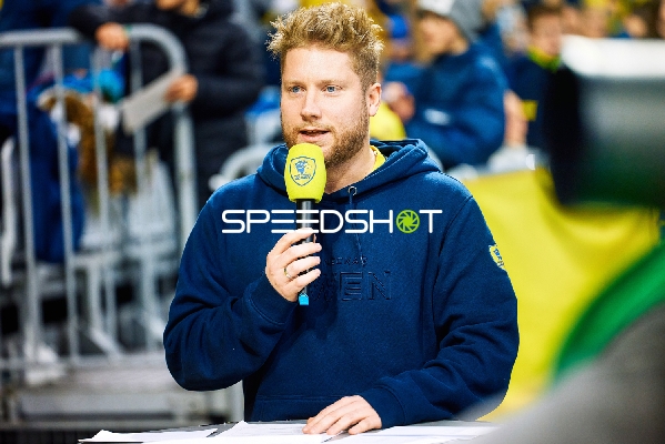 Moderation oder Kommentierung während des Spiels.