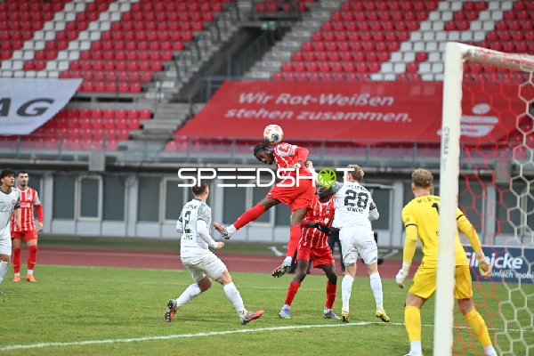 Kopfball im Strafraum