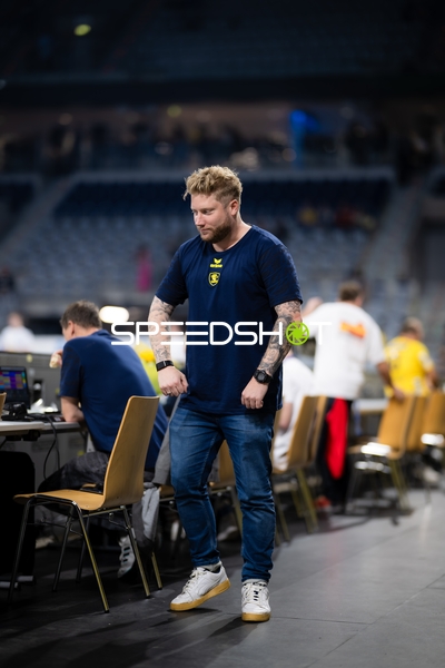 Kevin Gerwin (49; Rhein Neckar Löwen) positioniert sich