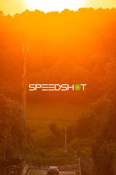 Rennfahrzeug auf der Rennstrecke