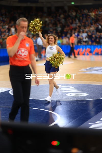 Cheerleader-Performance