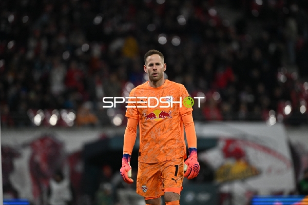 Torwart Peter Gulacsi (1; RB Leipzig) in Aktion