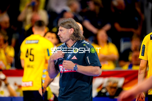 Trainer Kevin Gerwin (49;Rhein Neckar Löwen) in Spielfeldnähe
