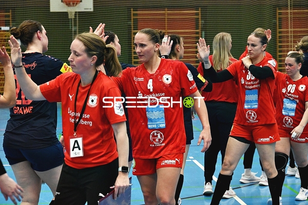 Abklatschen der Kurpfalz Bären am Spielende