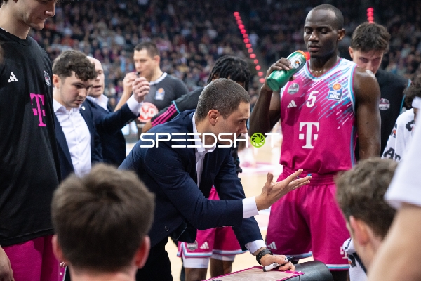 Szene mit Marko Stankovic (999, Telekom Baskets Bonn) und Tylan Birts (5; Telekom Baskets Bonn)