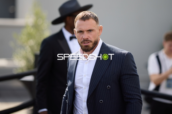 Ringside-Zone Face-Off