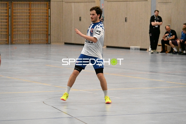 Spieler von TV Edingen mit Nummer 14 in Aktion