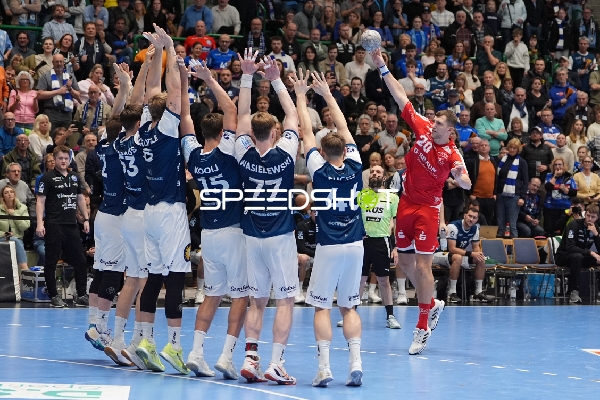 Uladzislau Kulesh (20; MT Melsungen) wirft aufs Tor